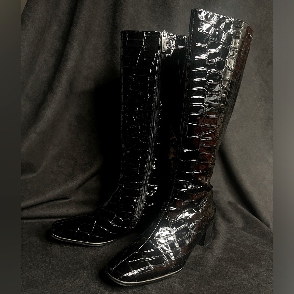Valdini Nina Knee-High Boots Women’s Size 6 Faux Crocodile